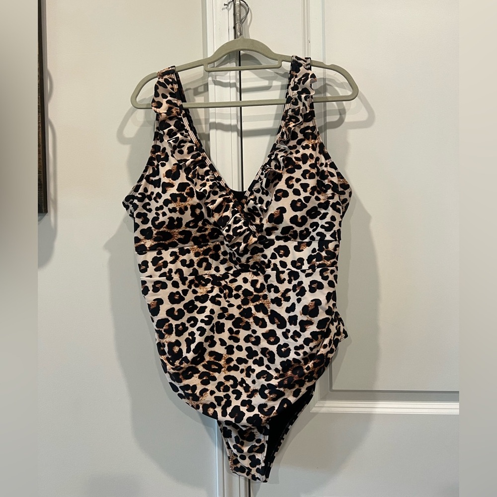 Plus Size Leopard Print Swimsuit